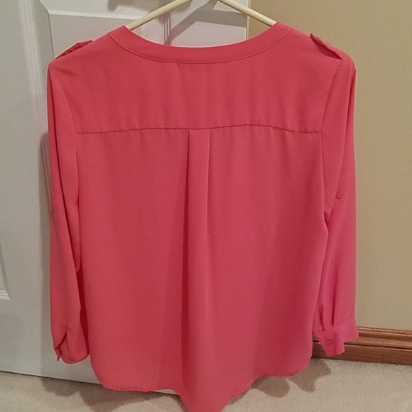Beautiful coral colored top - Picture 4 of 4